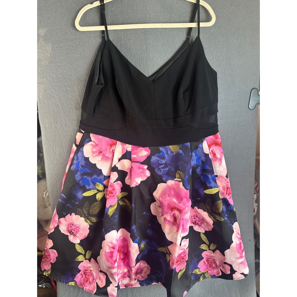 B. Darlin Plus Size 20W Floral Skater Dress Black Pink Blue V-Neck T26Y8829 - Picture 2 of 16
